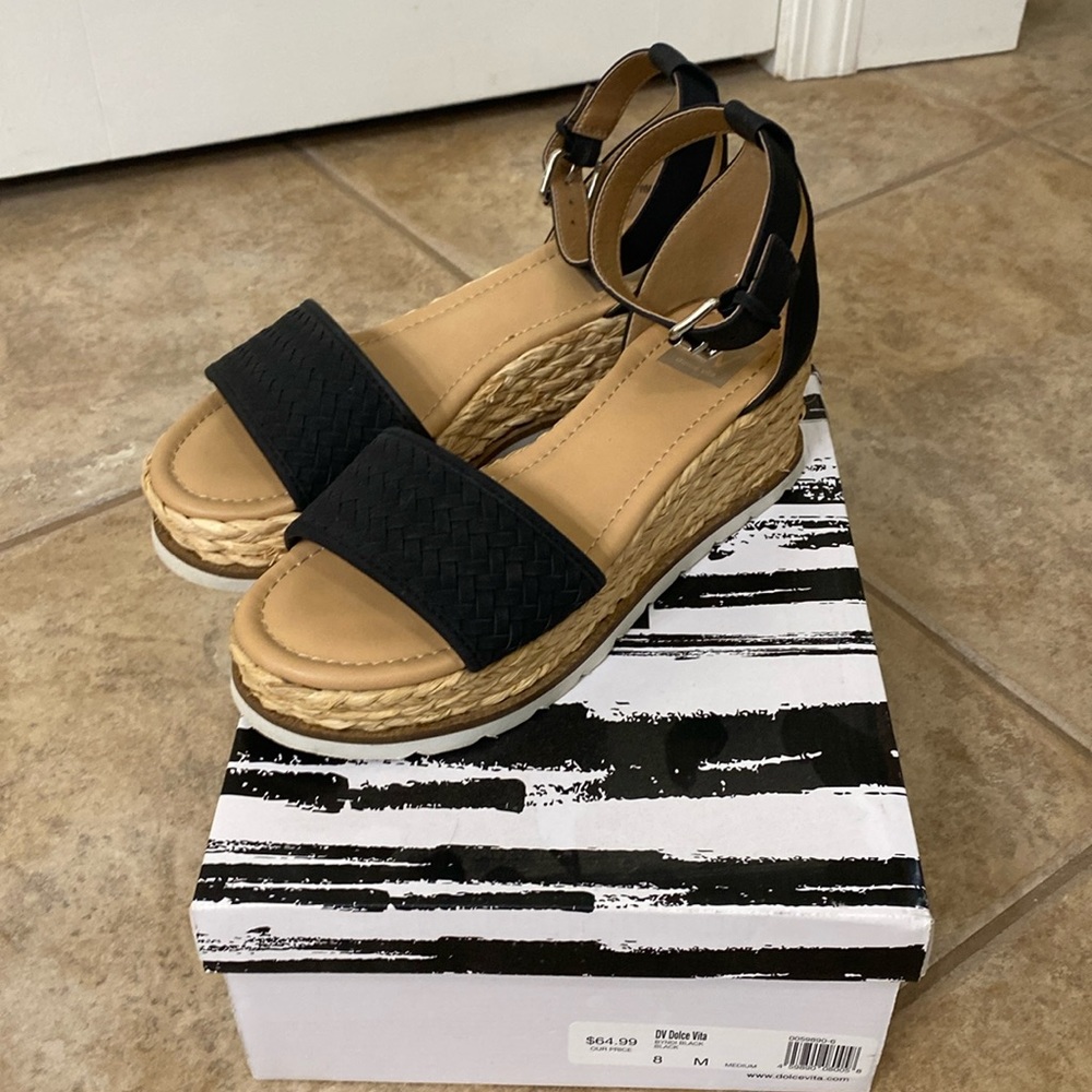 Sandals. Size 8.